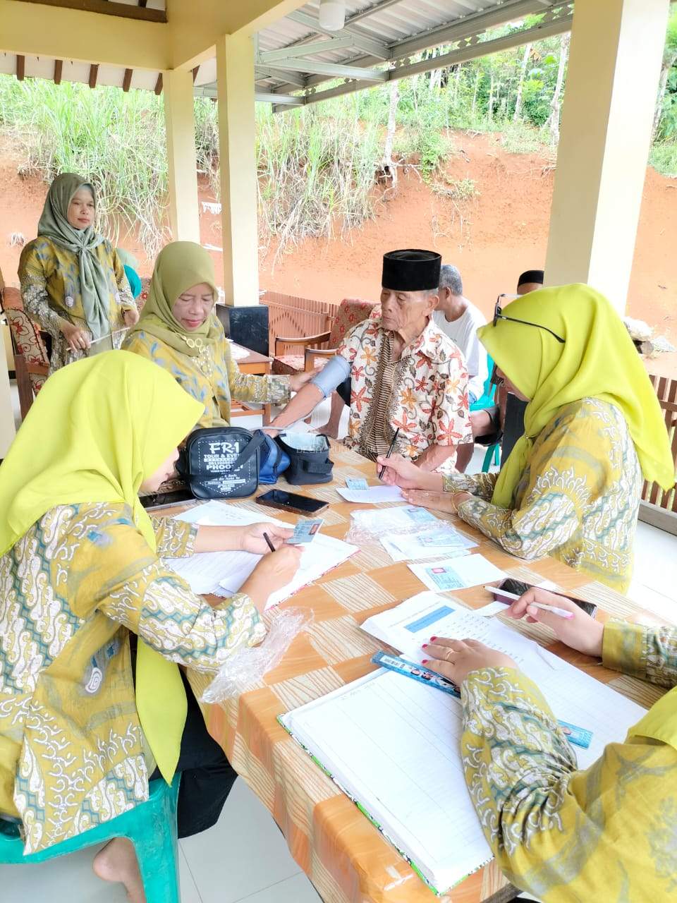 PELAKSANAAN POSBINDU RW 01 DESA RUNGKANG