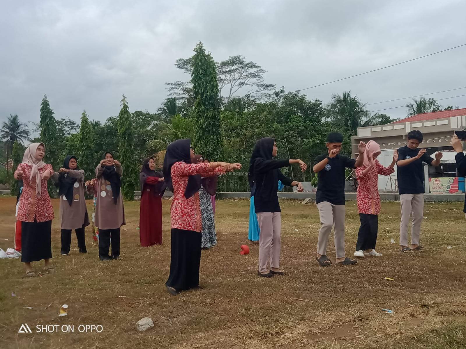 Senam Anti Hipertensi Bersama Mahasiswa KKN Unaic Cilacap